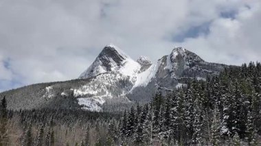 Kananaskis Alberta kışın sonunda