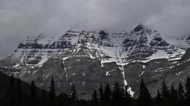 Kanada Kayalıklarında ilkbaharın sonlarında zaman aşımı