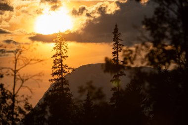 Sunset mountain dizi