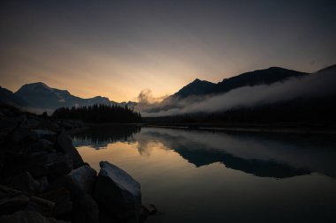 göl ve dağ zirveleri