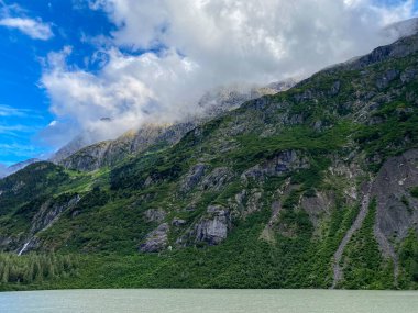 Kanada Rocky Dağları 'nda seyahat etmek