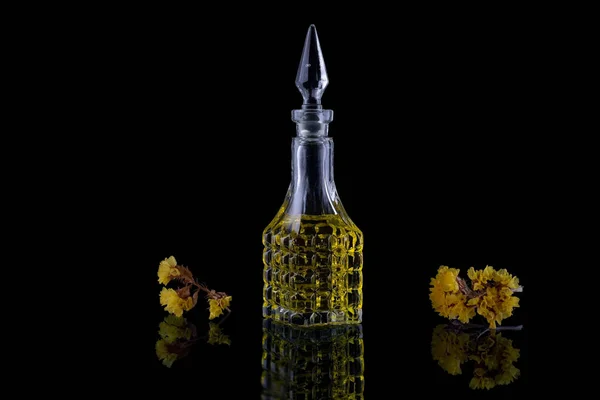 Bouteille Cristal Parfum Vintage Sur Fond Noir — Photo