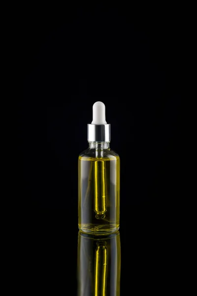 Flaska Med Kosmetisk Naturlig Olja Svart Bakgrund — Stockfoto
