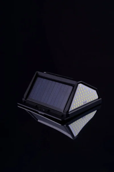 Sol Lampa Panel Svart Bakgrund Soldriven Lykta — Stockfoto