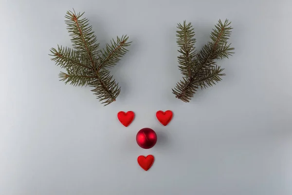 Ren Geyiği Yüz Noel Dekorasyonu Çam Dalları Yapılmış Noel Kavramı — Stok fotoğraf