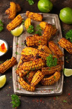 Mısır pirzolası vejetaryen. Bitki temelli gıda kavramı..