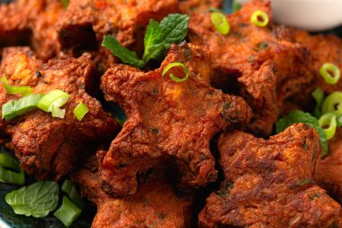 Acı biberli ve limonlu Tayland balık köftesi. Parti yemeği..