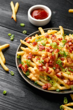 Crispy French fries loaded with bacon, cheese sauce and spring onion.