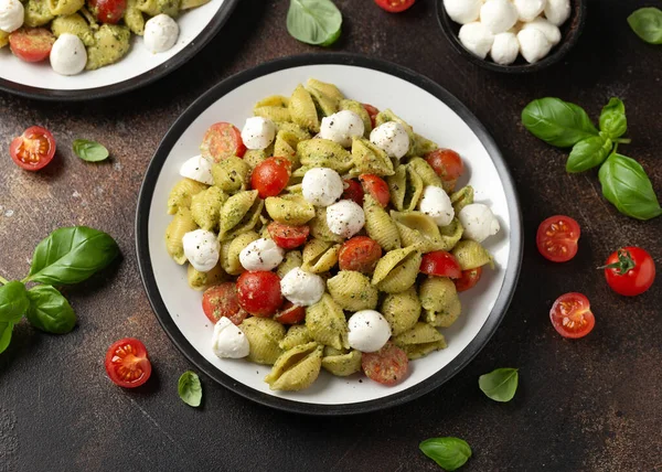 Pesto Tészta Saláta Cseresznyés Paradicsommal Mozzarella Sajttal Egészséges Élelmiszer — Stock Fotó