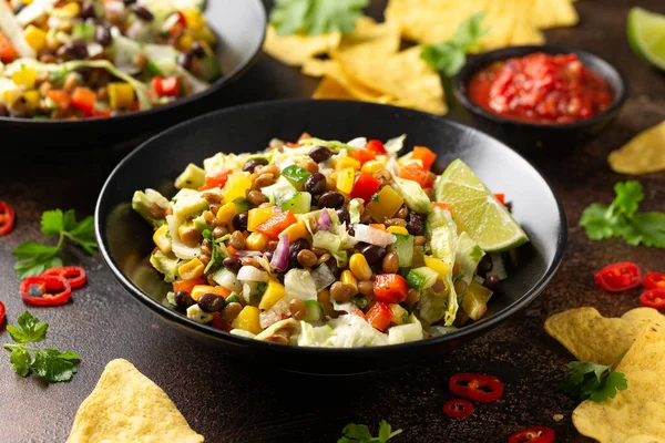 Mexikanischer Salat Mit Schwarzen Bohnen Linsen Mais Tomaten Und Salat — Stockfoto