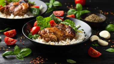 Pirinç ve sebzeli balzamik tavuk butları..