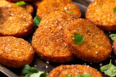 Tatlı patates haşhaş soslu ve otlu.