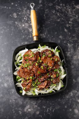 Kore barbekü salonu Maekjeok, Doenjang marine edilmiş domuz eti. Asya partisi yemekleri.