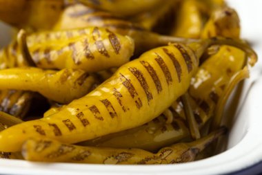 Izgara yeşil biberli jalapeno. Sağlıklı sıcak yemek.