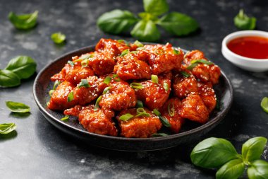 Yapışkan Asya soslu çıtır susamlı tavuk..