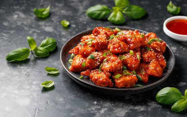 Yapışkan Asya soslu çıtır susamlı tavuk..