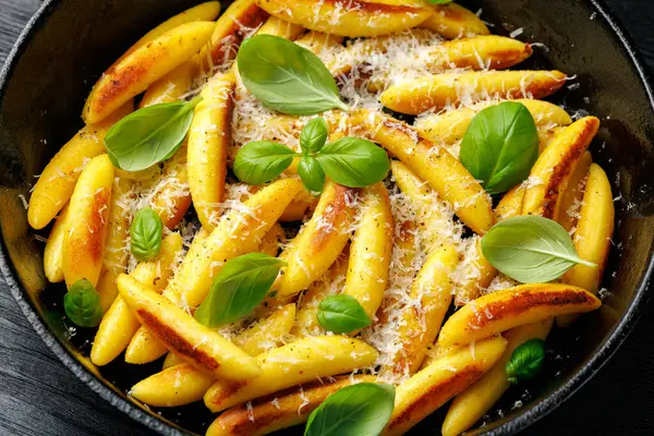 Schupfnudeln, Alman patatesli erişte, tavada hamur köftesi..