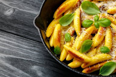 Schupfnudeln, Alman patatesli erişte, tavada hamur köftesi..