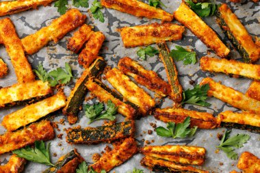 Parmesan peynirli ve otlu kabak kızartması..