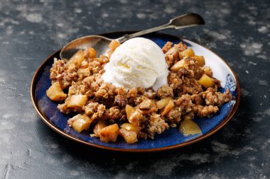 Dondurmalı taze elmalı turta..