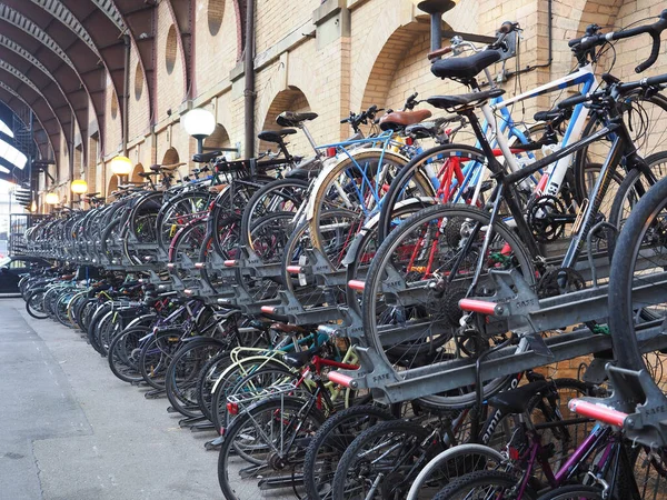 Setki Rowerów Zaparkowanych Dworcu Kolejowym York — Zdjęcie stockowe