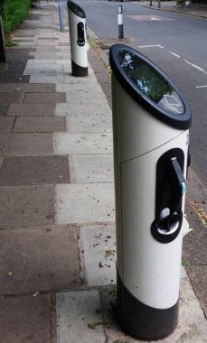 Yol kenarındaki yeni elektrikli araba şarj altyapısı