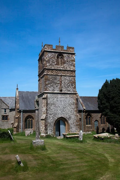 Traditional English Stone Church Sunny Summer Sky — Stock Photo, Image