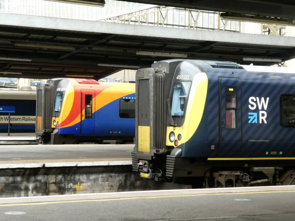 Drei Swr Züge Warten Endstation Waterloo Großbritannien — Stockfoto