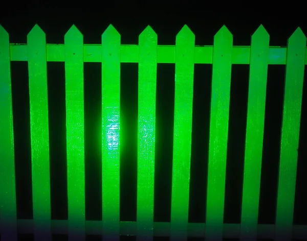 Neonowe Podświetlane Ogrodzenie Całkowicie Odizolowane Czerni — Zdjęcie stockowe
