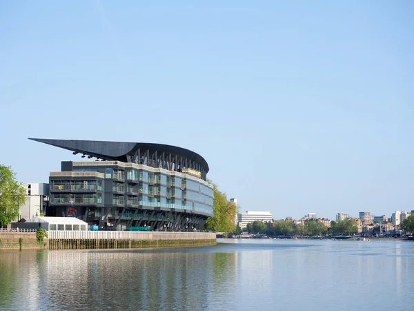 Uudistettu Craven Mökki Jalkapallokenttä Koti Fulham Lontoossa Nähtynä Joen Thames — kuvapankkivalokuva