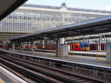 İngiltere 'nin güney ve güney doğusunda hizmet veren Waterloo' daki Londra terminali.