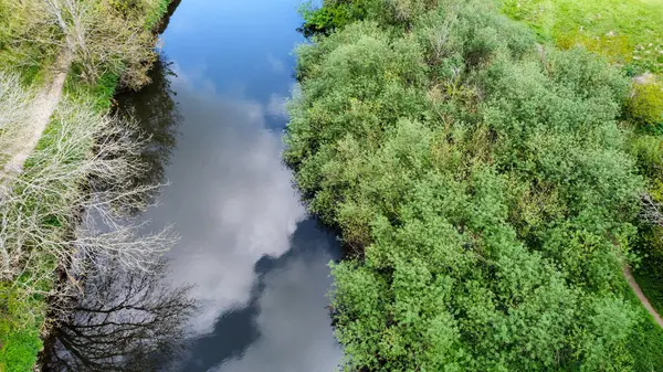 Reflecții Ale Cerului Norului Într Râu Nemișcat Văzut Dintr Dronă — Fotografie, imagine de stoc