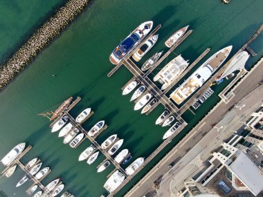 Dorset 'teki Poole Quay Marina İHA' nın tam üstünden görüldü.
