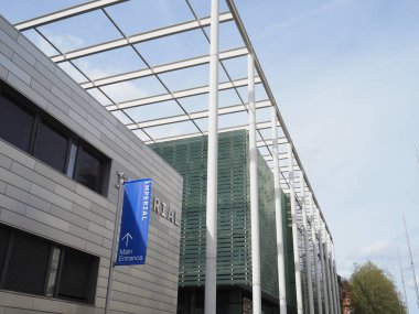 Londra 'daki Imperial College modern binası Kensington' da sergi yolu üzerinde.