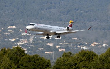 İspanya 'daki Palma de Mallorca havaalanına gelen Iberia Express' in ticari uçağı..