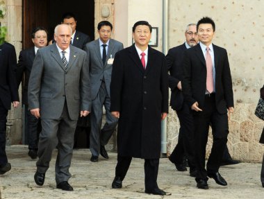 Mevcut Çin Devlet Başkanı Xi Jinping, 2010 yılında Mallorca, İspanya 'ya yaptığı bir ziyarette diğer Çinli ve İspanyol politikacılarla birlikte başkan yardımcısı oldu..