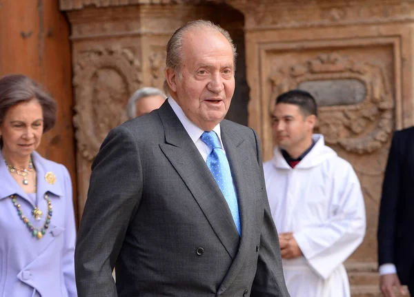 2014年4月20日 西班牙国王胡安 卡洛斯和其他西班牙王室成员一起参加了帕尔马 德马尔洛卡主教座堂的复活节弥撒 免版税图库图片