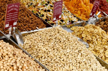 Inca, Mallorca, İspanya; 17 Kasım 2022. Mallorca 'da bir panayırda fındıklar