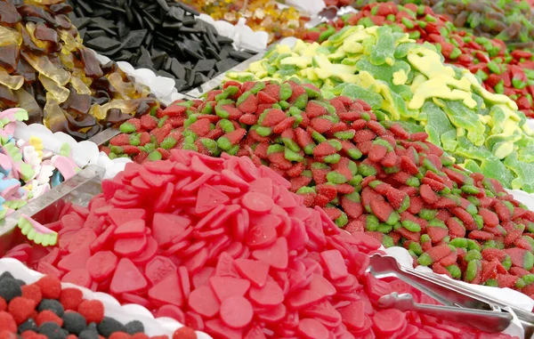 マヨルカ島のフェアでスタンドでお菓子やキャンディー — ストック写真