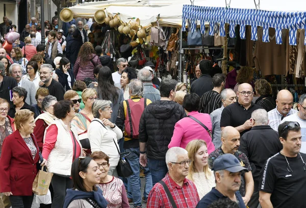 Inca Mallorca 西班牙 2022年11月17日 人们在称为 Dijous 的马略卡市印加博览会摊位上漫步 — 图库照片