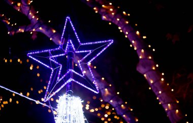 Palma, Mallorca, İspanya. 20 Kasım 2022. Palma de Mallorca sokaklarında gece aydınlanması.