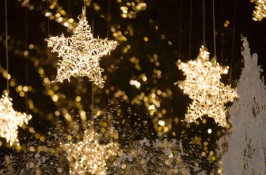 Palma, Mallorca, İspanya. 20 Kasım 2022. Palma de Mallorca sokaklarında gece aydınlanması.