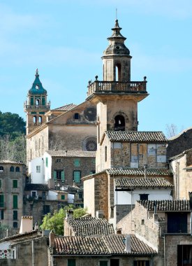 İspanya 'nın Mallorca kentindeki Tramuntana Dağları' ndaki Valldemossa köyü..