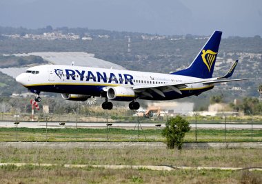 İrlanda havayolları Ryanair 'in ticari yolcu uçağı Palma de Mallorca' daki Son Sant Joan havaalanına indi..