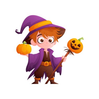 Sivri şapkalı ve cüppeli, elinde oyulmuş bir balkabağı asası ve normal bir balkabağı tutan genç bir büyücünün harika bir resmi. Eğlenceli bir Cadılar Bayramı temalı görüntü..