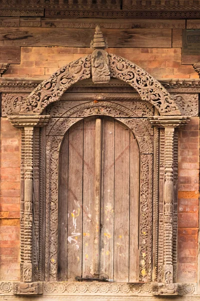 Detalles Puerta Madera Tallada Uno Los Templos Ubicados Hanuman Dhoka —  Fotos de Stock