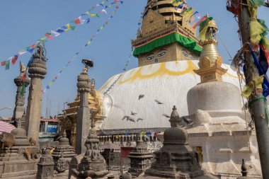 Maymun Tapınağı olarak da bilinen Swayambhunath, Nepal Katmandu 'nun kalbinde yer almaktadır ve UNESCO tarafından Dünya Mirası ilan edilmiştir.