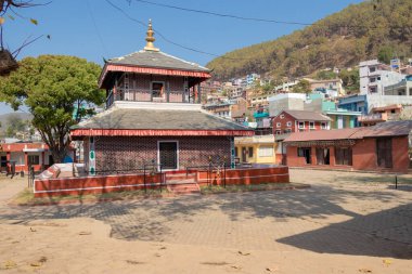 Rana Ujeshwori Bhagwati tapınağı Palpa, Nepal 'deki Tansen Durbar meydanında bulunuyor ve tanrıça Bhagwati' ye bir adak olarak Ujir Singh Thapa tarafından inşa edildi..