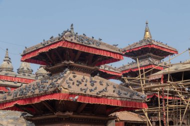 Katmandu durbar meydanında (UNESCO tarafından ilan edilen Dünya Mirası Alanları) çeşitli tapınaklar bulunmaktadır ve Katmandu 'nun başlıca ilgi alanlarından biridir.