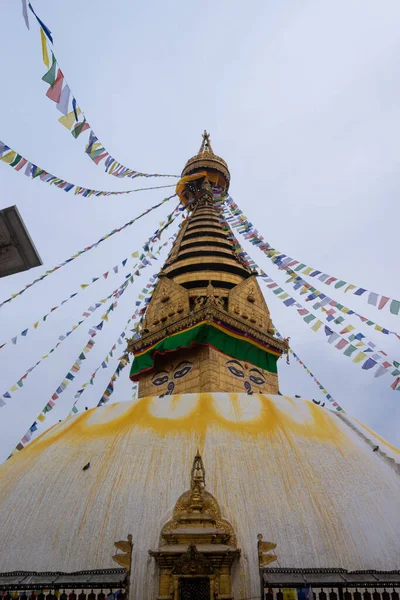 Maymun Tapınağı olarak da bilinen Swayambhunath, Nepal Katmandu 'nun kalbinde yer almaktadır ve UNESCO tarafından Dünya Mirası ilan edilmiştir.